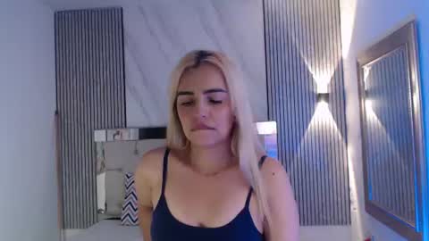 julieta__fox_ online show from June 2026 07:15:01 PM