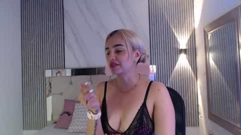 julieta__fox_ online show from June 2026 03:25:01 AM