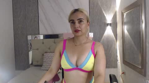 julieta__fox_ online show from June 2026 07:23:01 PM