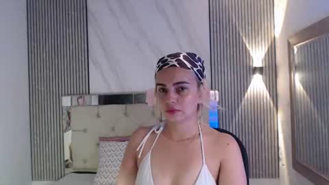 julieta__fox_ online show from June 2026 07:24:01 PM
