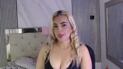 julieta__fox_ online show from June 2026 03:49:02 PM