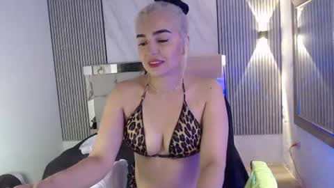 julieta__fox_ online show from July 2026 03:49:02 PM