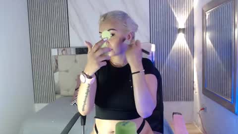 julieta__fox_ online show from July 2026 07:49:02 PM