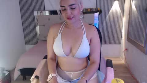 julieta__fox_ online show from July 2026 08:14:01 PM