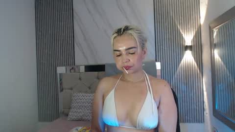 julieta__fox_ online show from July 2026 04:27:02 PM
