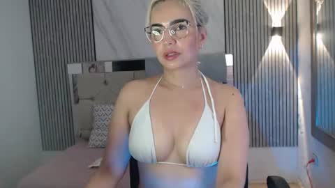 julieta__fox_ online show from July 2026 04:39:33 PM