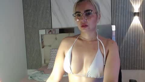 julieta__fox_ online show from July 2026 09:36:02 PM