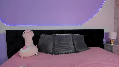 Snapshot of julieta_cortes__ chatting on October 2025 12:09:01 PM Julieta online show from October 2025 12:09:01 PM