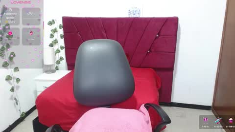Snapshot of julieta_curvy69 chatting on September 2025 12:17:01 PM julieta_curvy69 online show from September 2025 12:17:01 PM