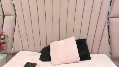 Snapshot of julieta_diamond chatting on December 2025 11:53:01 PM Julieta online show from December 2025 11:53:01 PM