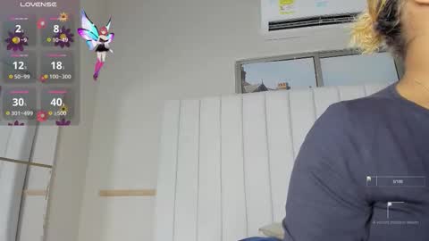 Julieta  IG juietaflower06 online show from November 2025 01:33:02 PM