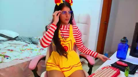 Snapshot of julieta_rose19 chatting on October 2025 03:29:02 AM julieta_rose19 online show from October 2025 03:29:02 AM
