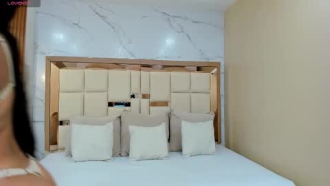     online show from December 2025 09:56:02 PM