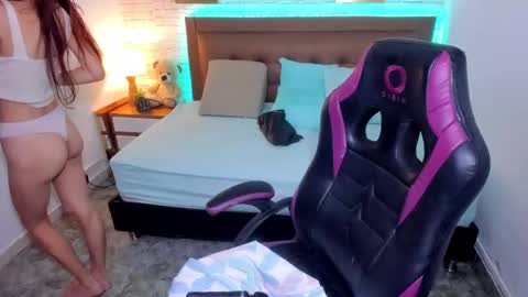 Julieth  online show from October 2025 12:57:02 PM