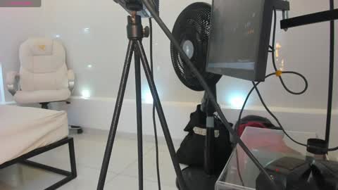 Snapshot of julietha_taylor chatting on December 2024 02:42:01 AM Julietha online show from December 2024 02:42:01 AM
