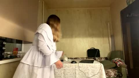 Mia online show from October 2025 08:31:01 PM