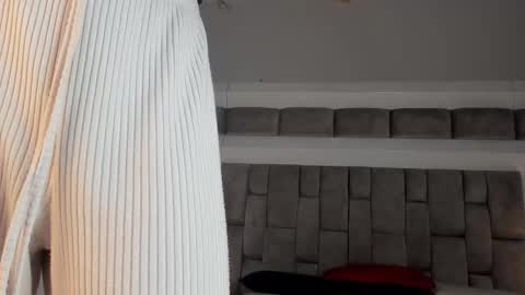 Hi guys It is a pleasure to have you here I am Julieta  online show from January 2026 12:40:02 PM