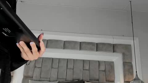 Hi guys It is a pleasure to have you here I am Julieta  online show from February 2026 12:22:02 PM