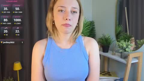 Mia online show from October 2025 03:05:02 AM