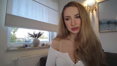 JulietteSensual online show from October 2025 03:23:02 PM
