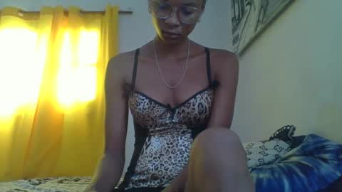 Snapshot of juliexexy chatting on February 2025 05:19:02 AM juliexexy online show from February 2025 05:19:02 AM