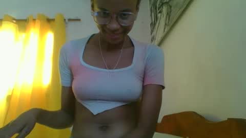 Snapshot of juliexexy chatting on March 2025 05:42:02 AM juliexexy online show from March 2025 05:42:02 AM