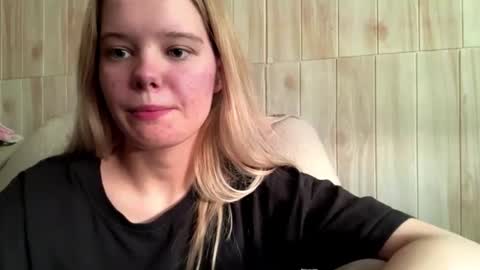 Snapshot of juligwartney chatting on June 2026 03:47:01 PM Malin online show from June 2026 03:47:01 PM