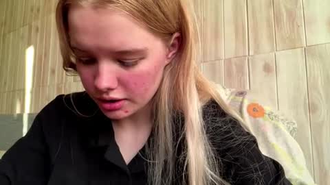 Snapshot of juligwartney chatting on July 2026 03:19:02 PM Malin online show from July 2026 03:19:02 PM