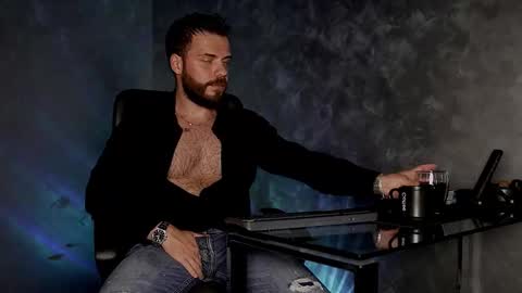 JULiUS   online show from November 2025 07:02:02 PM