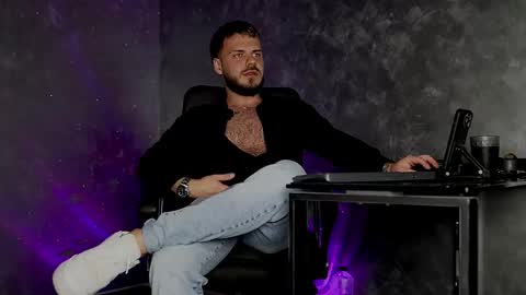 JULiUS   online show from November 2025 06:57:02 PM