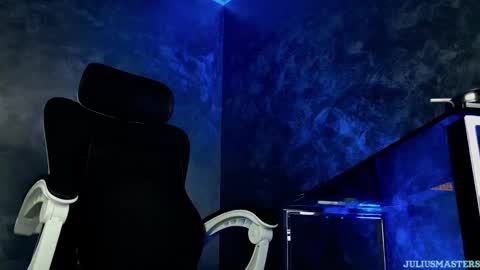 JULiUS   online show from March 2026 08:25:01 PM