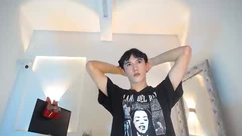 jullian online show from April 2026 09:28:02 PM