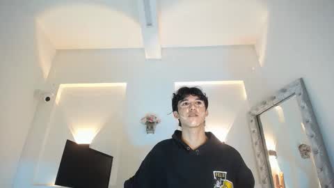 jullian online show from April 2026 08:59:02 PM