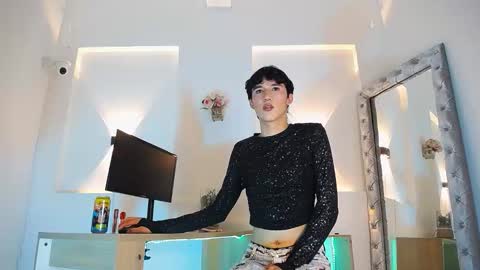 jullian online show from May 2026 01:25:02 AM
