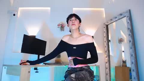 jullian online show from May 2026 10:18:02 PM
