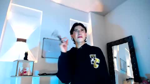 jullian online show from June 2026 07:51:02 PM