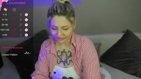 Snapshot of jully_rox chatting on February 2025 10:09:02 AM Jully online show from February 2025 10:09:02 AM