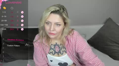 Snapshot of jully_rox chatting on February 2025 08:42:02 AM Jully online show from February 2025 08:42:02 AM