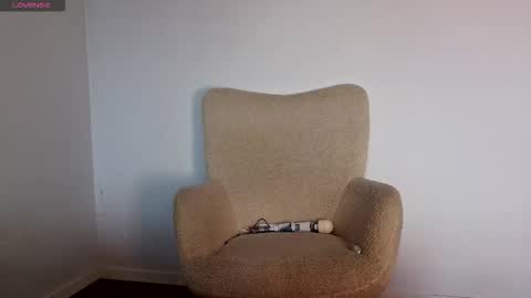 Snapshot of jullyenn chatting on December 2025 11:28:02 AM Jully online show from December 2025 11:28:02 AM