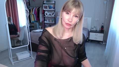 Julia online show from April 2026 05:08:02 AM