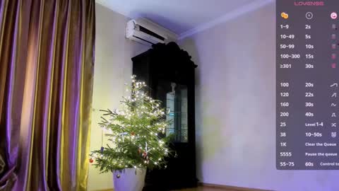 Snapshot of july_slowdive chatting on January 2025 11:58:02 AM Julie online show from January 2025 11:58:02 AM