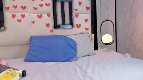 junecollins online show from February 2026 09:33:02 PM