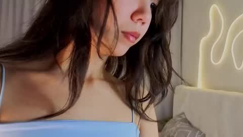 Snapshot of juniebogany chatting on September 2025 06:42:02 PM Bella online show from September 2025 06:42:02 PM