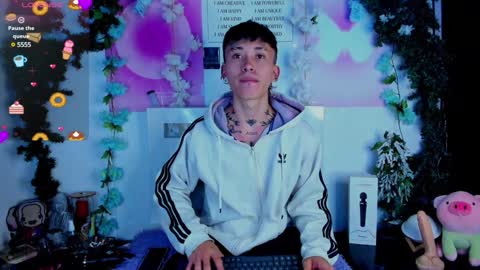 Snapshot of juniior0_0 chatting on January 2025 10:34:02 PM Junior online show from January 2025 10:34:02 PM