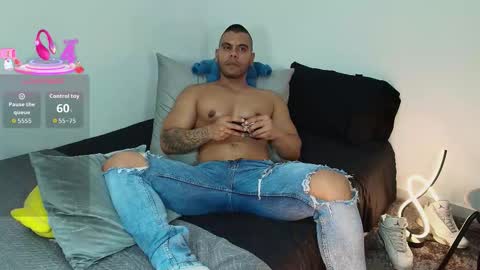 Snapshot of junniormontaner chatting on February 2026 01:29:02 AM junniormontaner online show from February 2026 01:29:02 AM