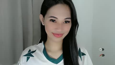 Snapshot of juny_lanyy chatting on December 2024 07:43:01 PM Julia online show from December 2024 07:43:01 PM