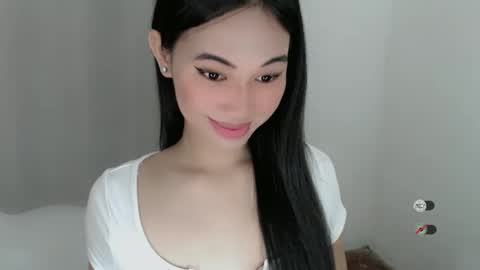 Snapshot of juny_lanyy chatting on February 2025 12:31:01 PM Julia online show from February 2025 12:31:01 PM