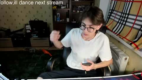 Snapshot of just_tip_me chatting on October 2025 03:32:01 PM just_tip_me online show from October 2025 03:32:01 PM