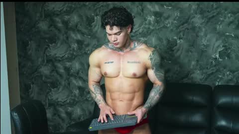 Snapshot of justin_clark1 chatting on June 2026 04:39:01 AM justin clark1 online show from June 2026 04:39:01 AM