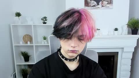 JUSTIN online show from September 2025 08:23:01 PM